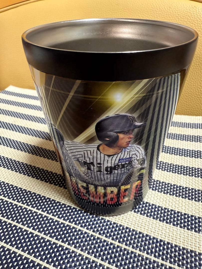 阪神タイガース　優勝記念タンブラー　2025 優勝ロゴマーク入り　非売品