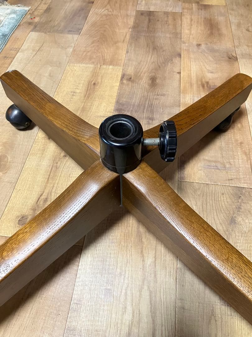 カリモク　コロニアルデスクチェアー　レッドモケット　アーム付き