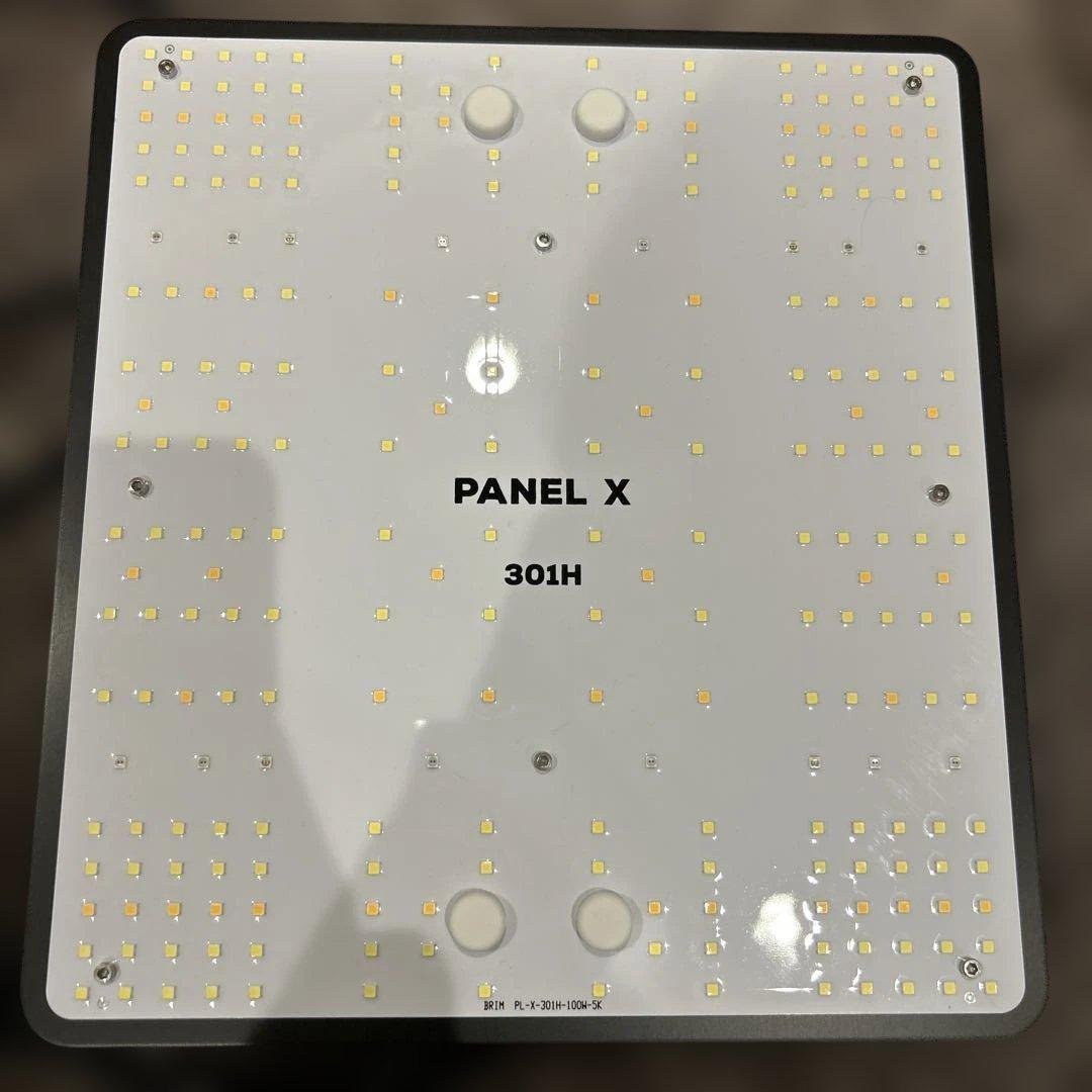 Brim 植物育成ライト　PANEL X 301H (5500K-5700K）