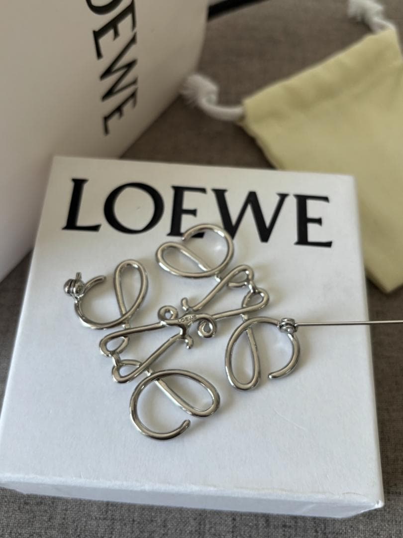 レディース ロエベ シルバー ブローチ 極美品